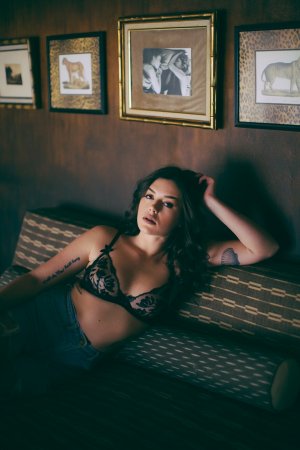 Aniya massage sexy Montataire